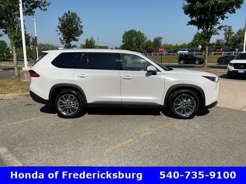Used 2025 Toyota Grand Highlander AWD image 7