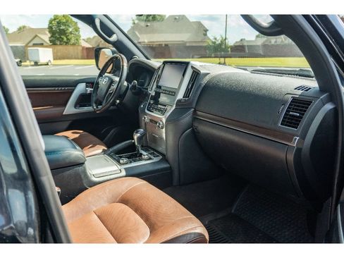 Used 2020 Toyota Land Cruiser AWD/4WD image 19