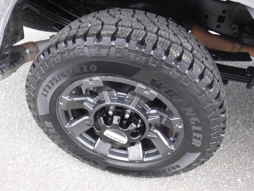 Used 2024 Ford F250 Lariat w/ Sport Appearance Package AWD/4WD image 4