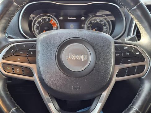 Used 2019 Jeep Cherokee Limited image 18