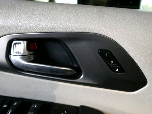 Used 2020 Chrysler Pacifica Touring-L image 19