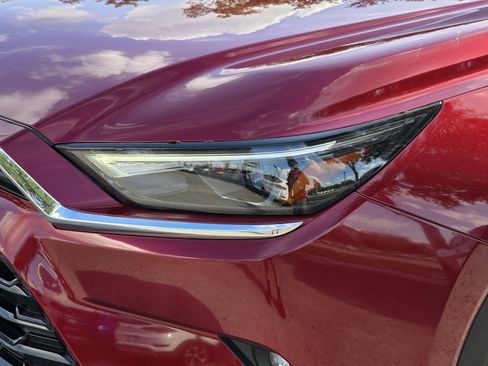 Used 2024 Toyota Grand Highlander Limited image 6