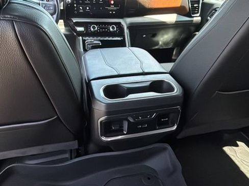 Used 2024 GMC Sierra 1500 Denali AWD/4WD image 21