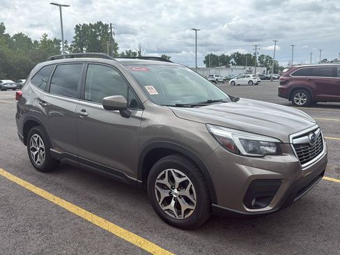 Used 2021 Subaru Forester Premium AWD/4WD image 4
