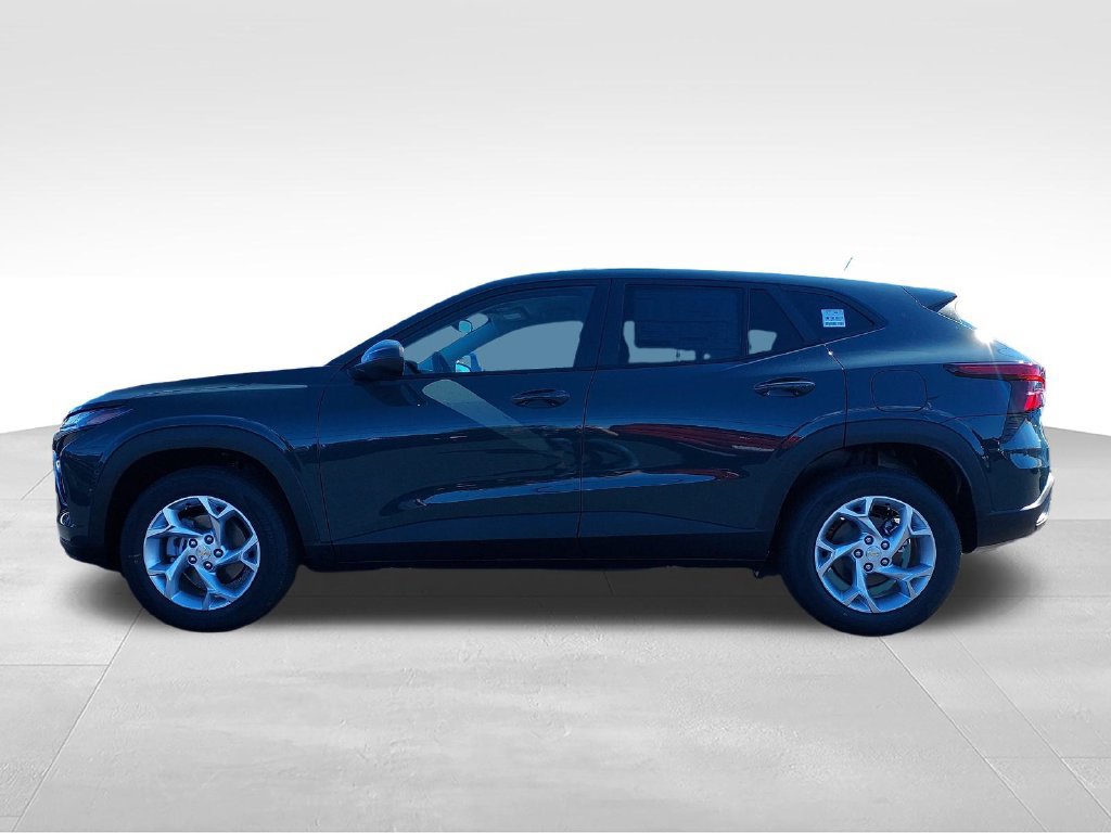 New 2026 Chevrolet Trax LS w/ LS Convenience Package FWD image 2