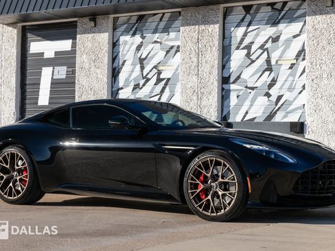 Used 2024 Aston Martin DB12 Coupe image 18