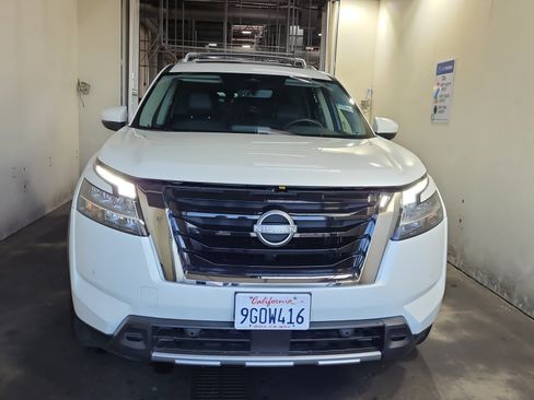 Used 2023 Nissan Pathfinder SL w/ SL Premium Package FWD image 2