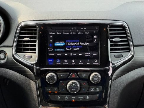 Used 2021 Jeep Grand Cherokee Laredo X AWD/4WD image 14