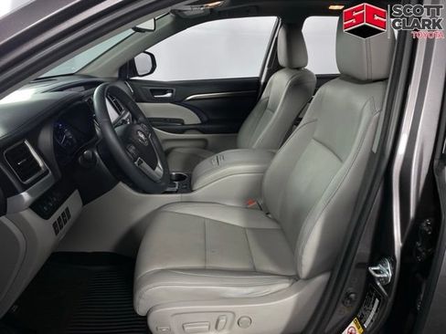 Used 2016 Toyota Highlander Limited Platinum AWD/4WD image 13