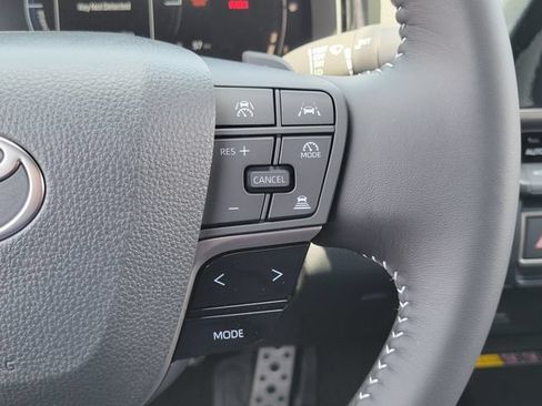 New 2026 Toyota Camry Hybrid FWD image 8