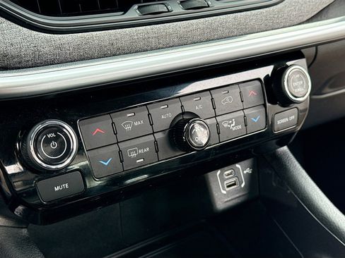 Used 2022 Jeep Compass Latitude w/ Convenience Group image 11