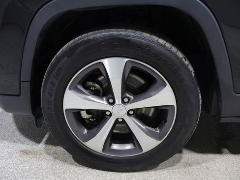 Used 2021 Jeep Cherokee Limited image 8