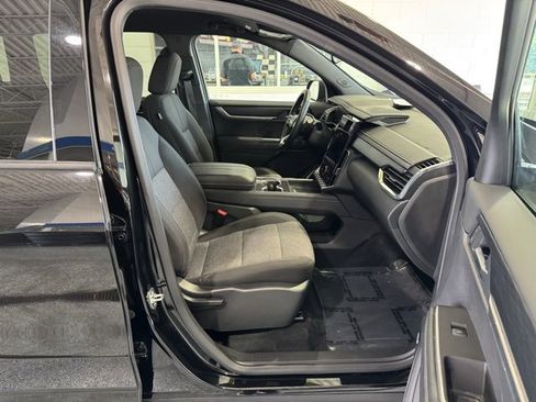 Used 2025 GMC Acadia Elevation image 14