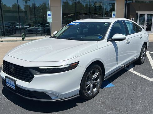 Used 2024 Honda Accord EX image 2