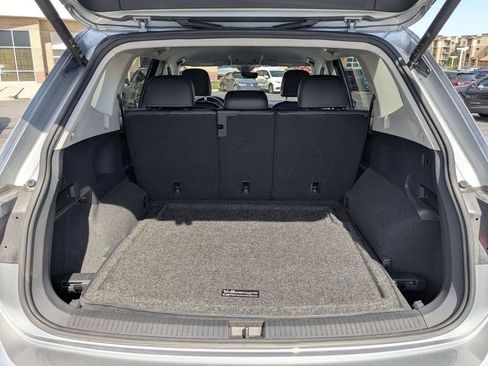 Used 2022 Volkswagen Tiguan SE AWD/4WD image 32