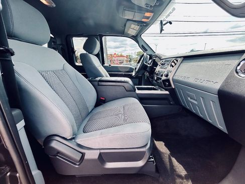 Used 2014 Ford F250 XLT w/ XLT Interior Package image 31