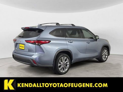 Used 2022 Toyota Highlander Limited AWD/4WD image 5