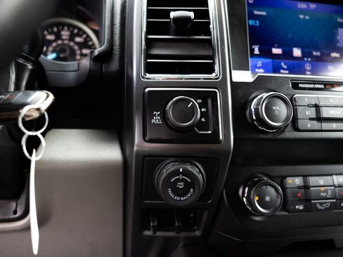 Used 2020 Ford F150 XLT w/ Equipment Group 302A Luxury AWD/4WD image 20