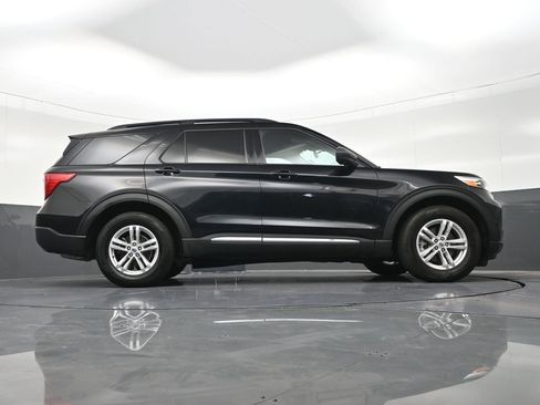 Used 2024 Ford Explorer XLT w/ Equipment Group 202A RWD image 30