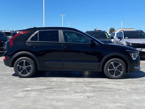 New 2026 Kia Niro EX FWD image 2
