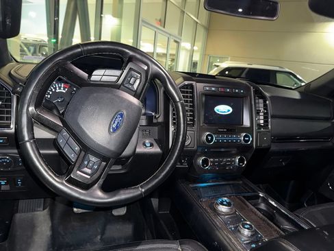 Used 2018 Ford Expedition Limited w/ Equipment Group 302A AWD/4WD image 3