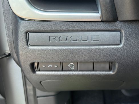 Used 2025 Nissan Rogue S FWD image 16