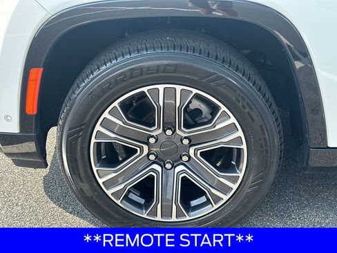 Used 2024 Jeep Wagoneer L Series II w/ Flexible Seating Group RWD image 11