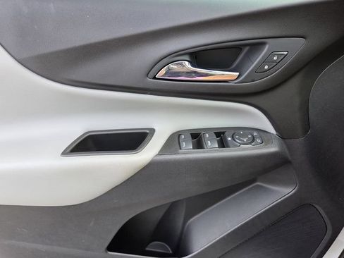 Used 2021 Chevrolet Equinox LS FWD image 18