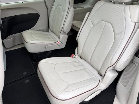 Used 2017 Chrysler Pacifica Limited w/ UConnect Theater Package image 17