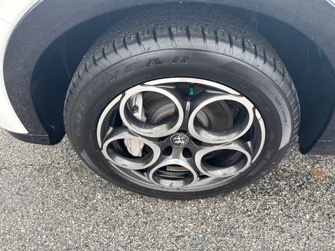 Used 2025 Alfa Romeo Tonale image 11