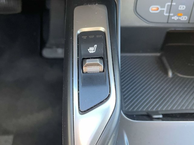 Certified 2024 Kia Sorento S FWD image 29