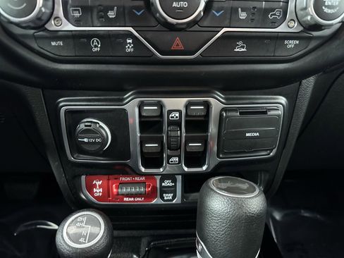 Used 2021 Jeep Wrangler Unlimited Rubicon w/ Xtreme Recon 35" Tire Package image 28