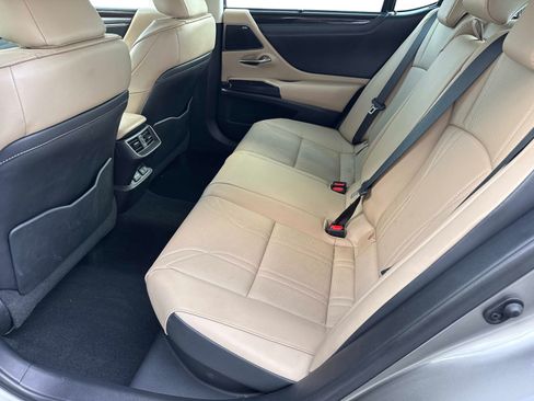 Used 2021 Lexus ES 300h Ultra Luxury w/ Accessory Package 2 FWD image 13
