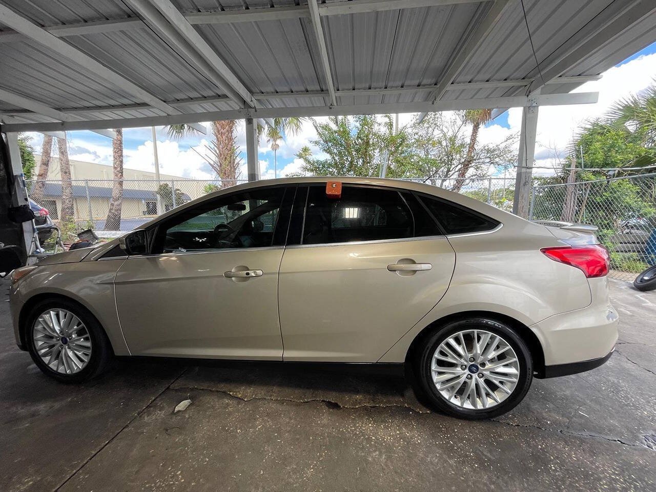 Used 2018 Ford Focus Titanium FWD image 6