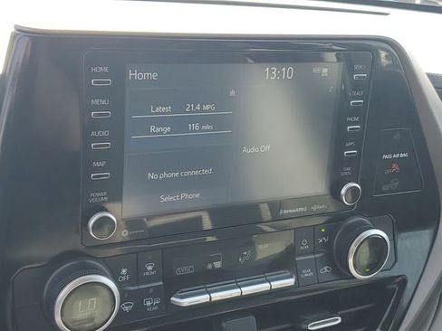 Used 2021 Toyota Highlander LE AWD/4WD image 16