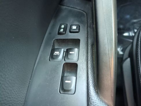 Used 2013 Hyundai Veloster w/ Style Pkg image 19