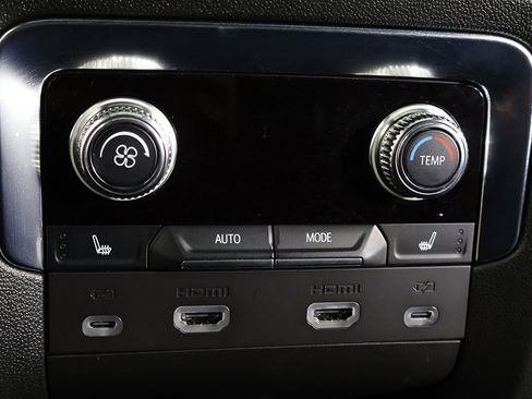 Used 2024 GMC Yukon Denali w/ Advanced Technology Package image 48