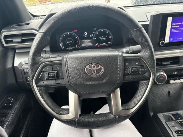Used 2025 Toyota Tacoma TRD Off-Road AWD/4WD image 18