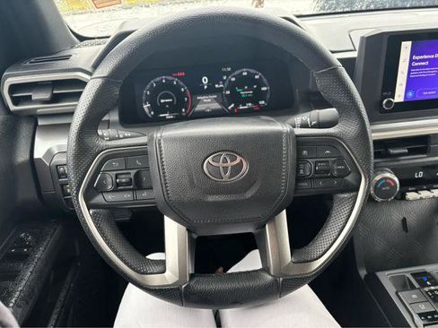 Used 2025 Toyota Tacoma TRD Off-Road AWD/4WD image 18