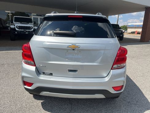 Used 2022 Chevrolet Trax LT w/ LT Convenience Package image 6