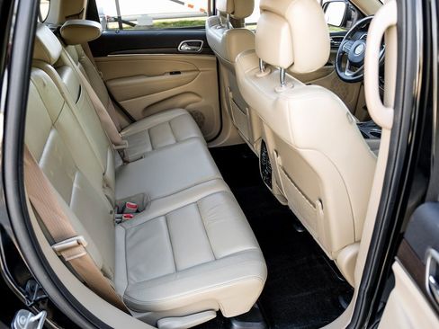 Used 2018 Jeep Grand Cherokee Limited image 45