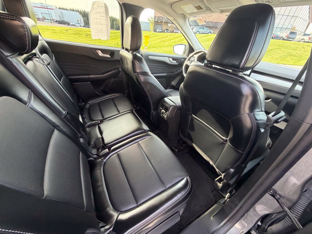 Certified 2025 Ford Escape Platinum AWD/4WD image 36