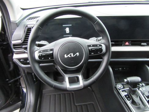 Used 2025 Kia Sportage EX image 29