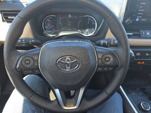 Used 2025 Toyota RAV4 XLE Premium AWD/4WD image 10