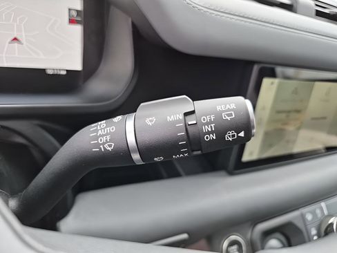 Used 2024 Land Rover Defender 110 X-Dynamic SE image 35