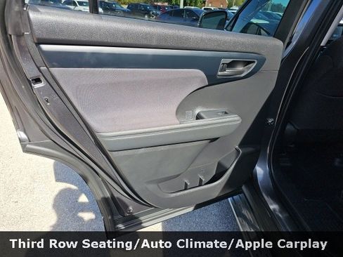 Used 2022 Toyota Highlander L image 24