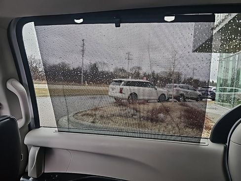 Used 2024 Chrysler Pacifica Touring-L image 30