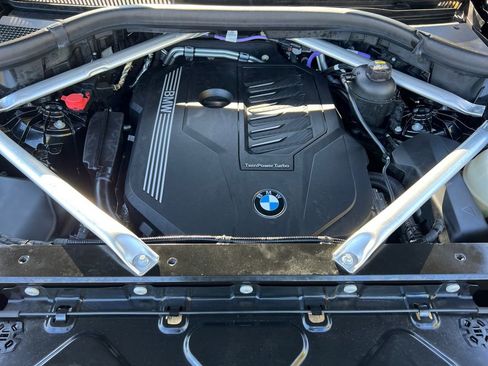 Used 2022 BMW X5 xDrive40i w/ Premium Package image 9