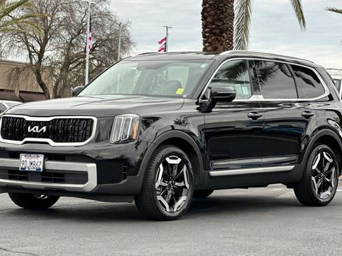 Used 2023 Kia Telluride EX w/ EX Captain's Chair Package image 7