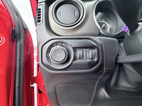 Used 2018 Jeep Wrangler Sport image 12